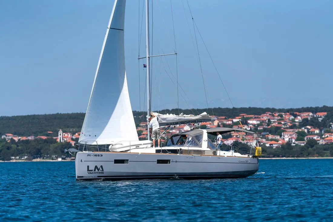 Charter a 11.55m Beneteau Oceanis 38 Sailing Yacht in Izola