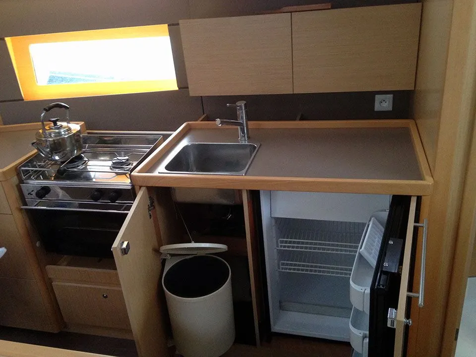 Kos 38.4 Charter Boat - 5
