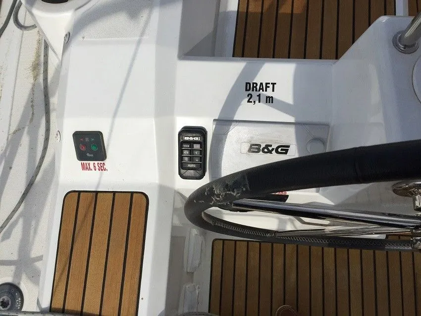 Explore Kastela on a 11.5m Rental Beneteau Oceanis 38