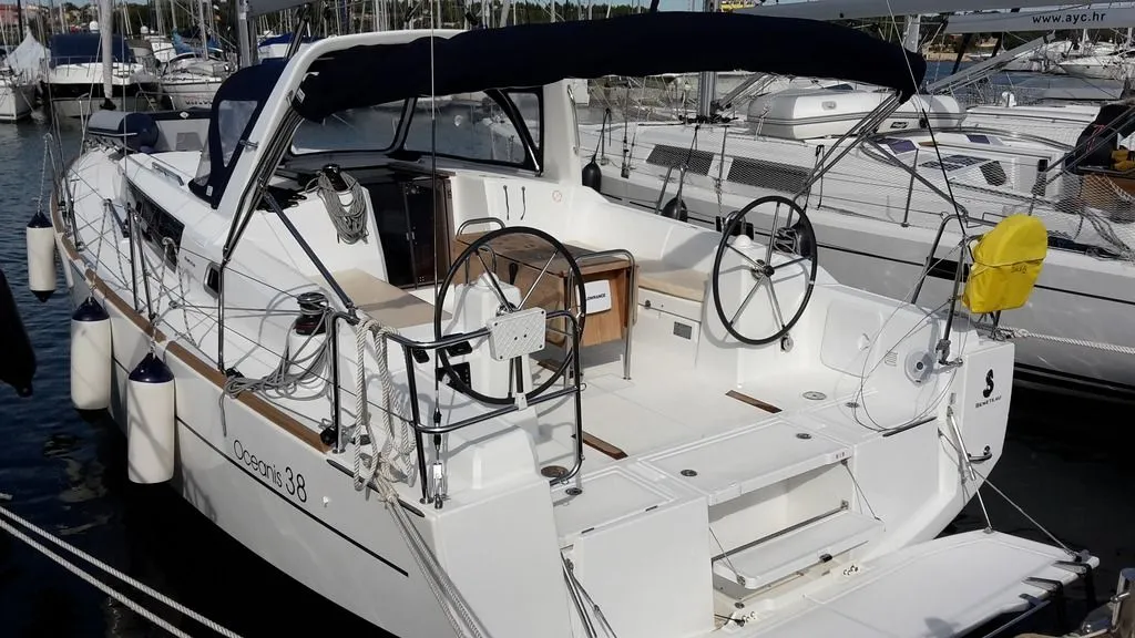 Maun Charter Boat