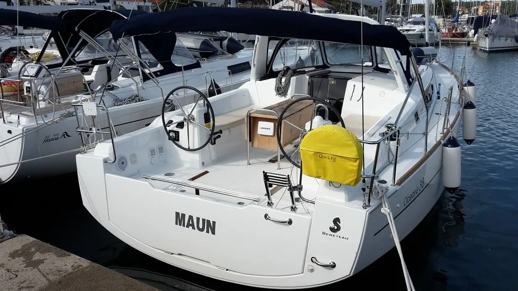 Maun Charter Boat