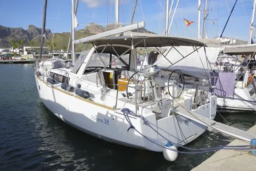 11.5m Port de Pollensa Beneteau Oceanis 38 Sailing Yacht Hire