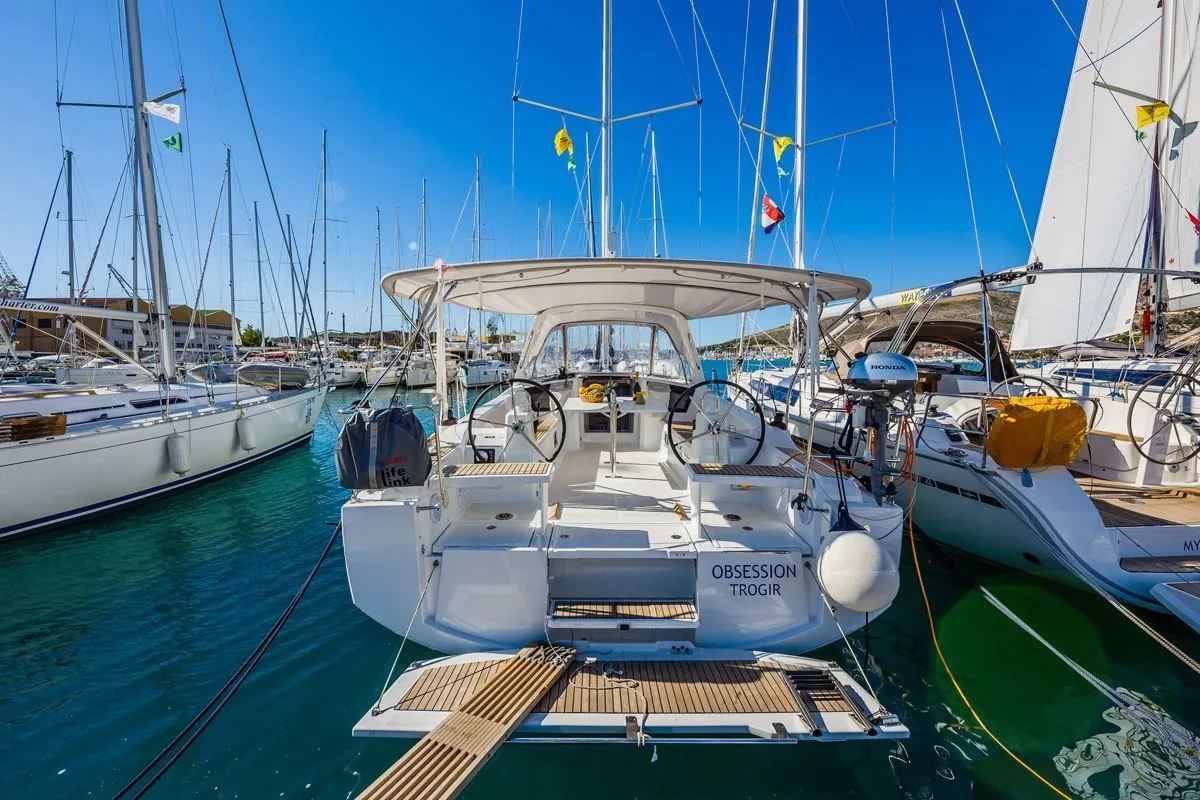 Rent a 11.5m Beneteau Oceanis 38 Sailing Yacht in Dubrovnik