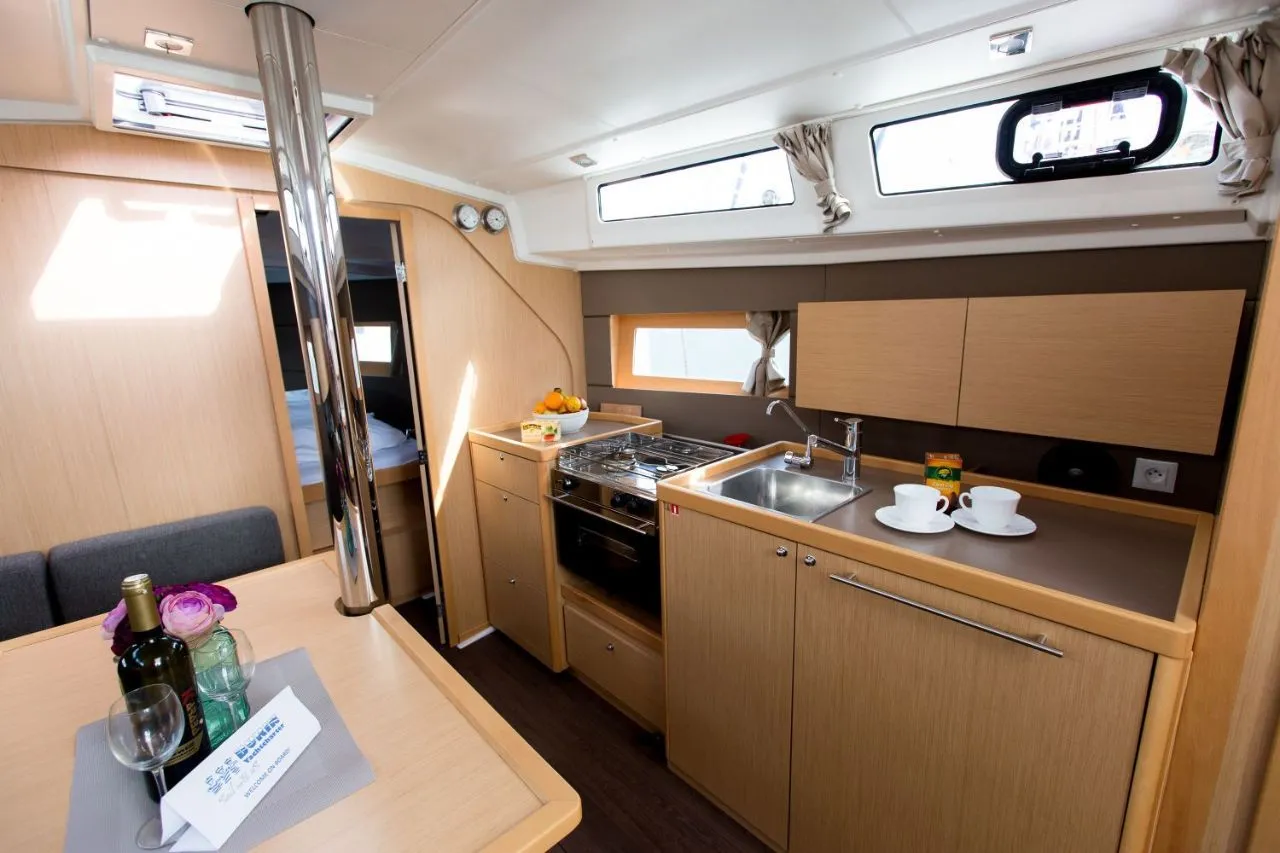 Omega Charterboot - 5