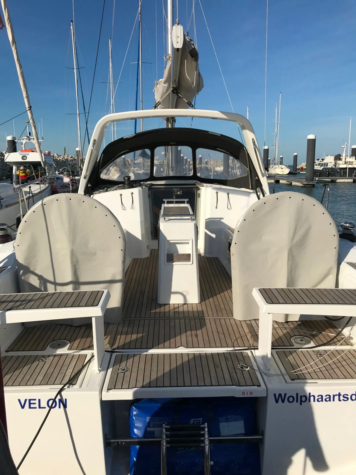 Explore Cadzand on a 11.5m Beneteau Oceanis 38 Sailing Yacht Rental