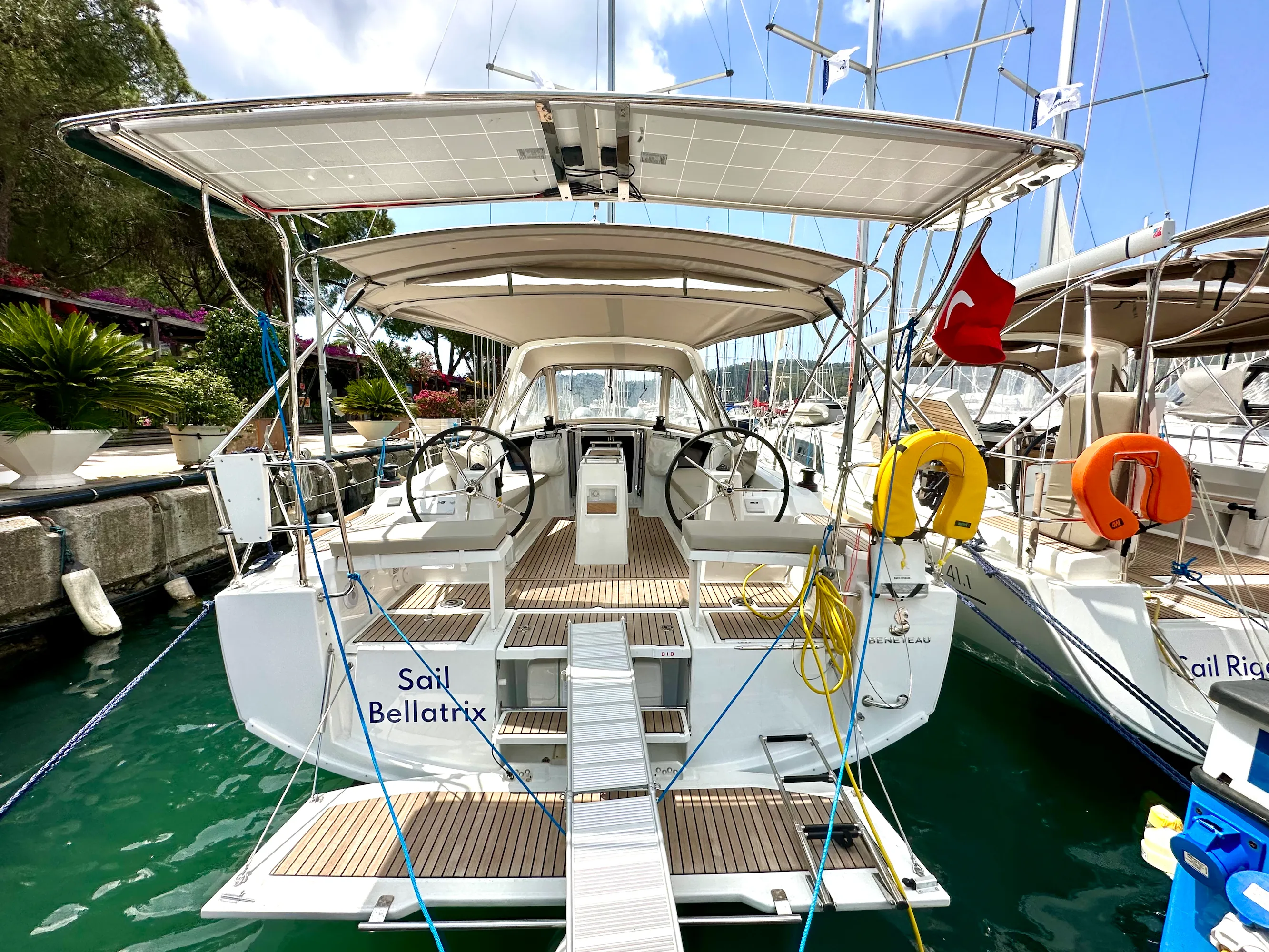 Boot - Rent a 11.8m Sailing Yacht Beneteau Oceanis 38.1 in Fethiye