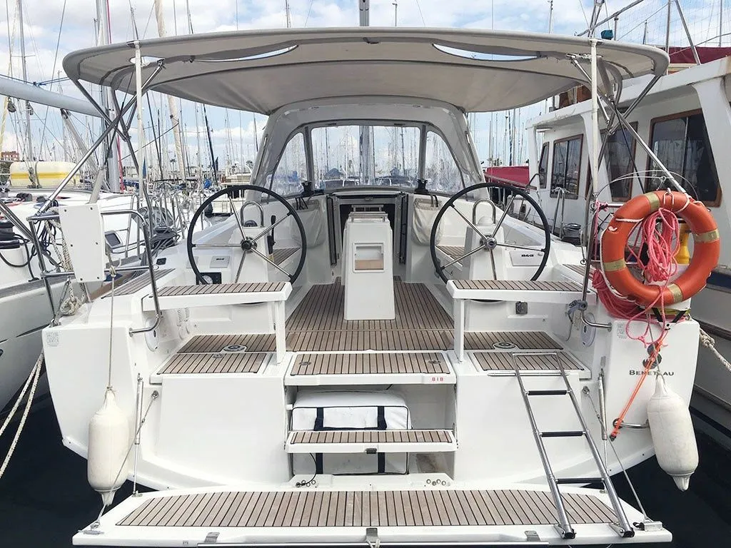 Tricicle Charter Boat