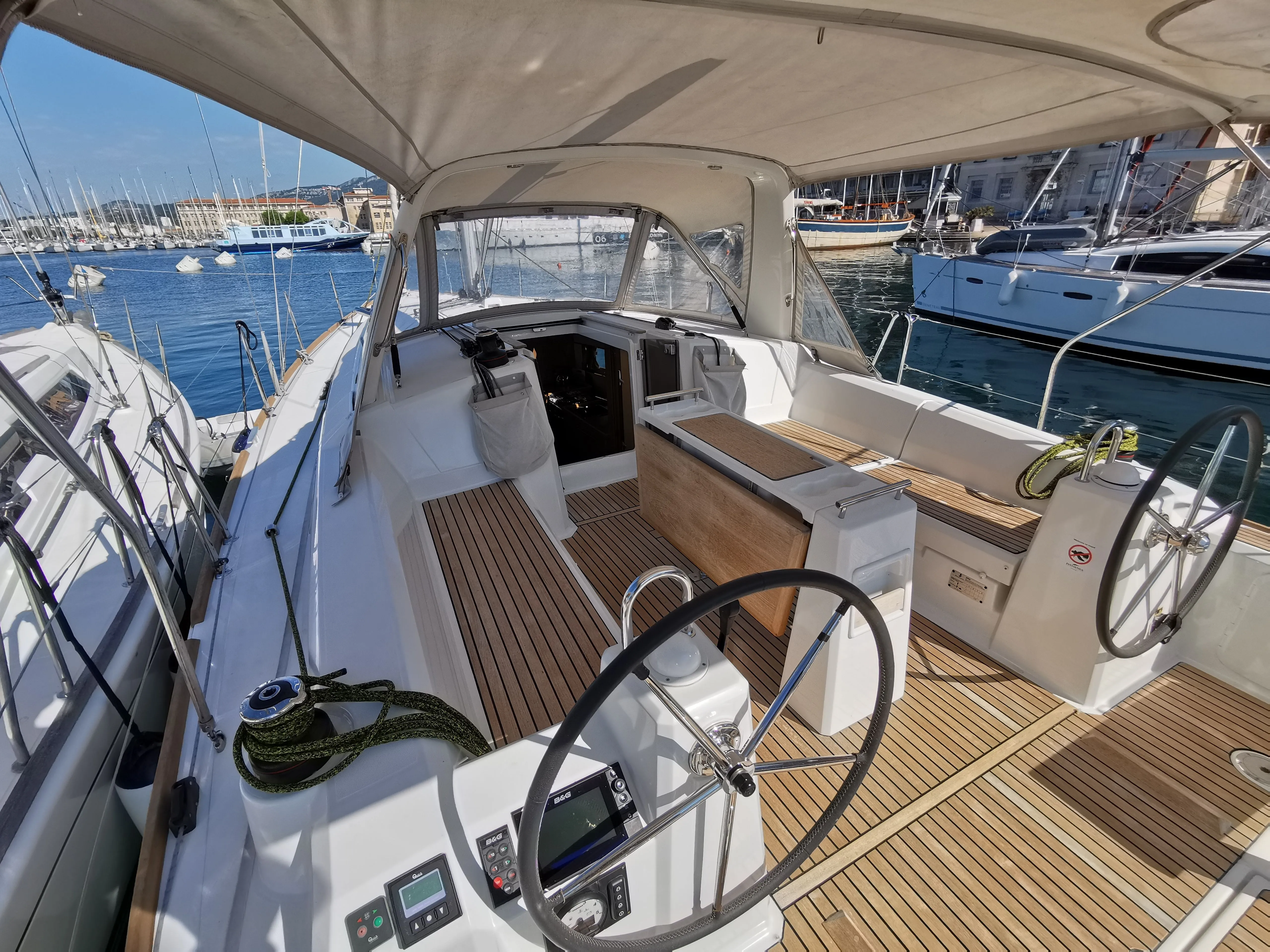 11.5m Toulon Sailing Yacht Beneteau Oceanis 38.1 Hire