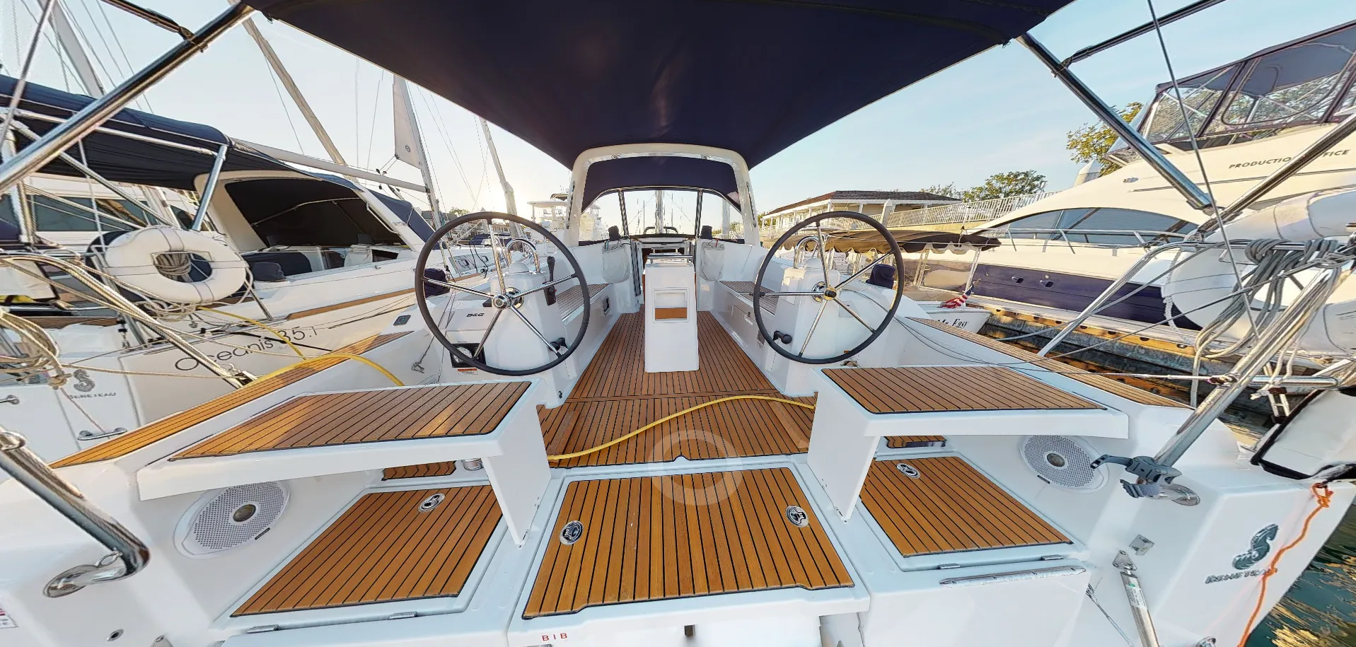 Charter a 11.5m Boat in Los Angeles
