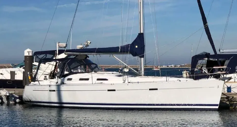 11.94m Brest Sailing Yacht Beneteau Oceanis 393 Hire