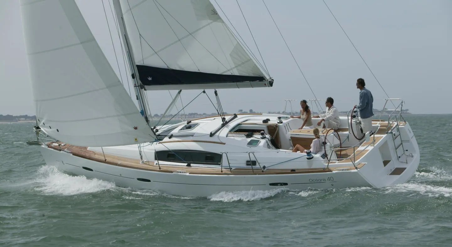 Amadeus Charter Boat