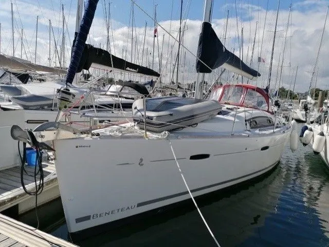 Rent a 12.15m 3 Cabin Sailing Yacht in Quiberon