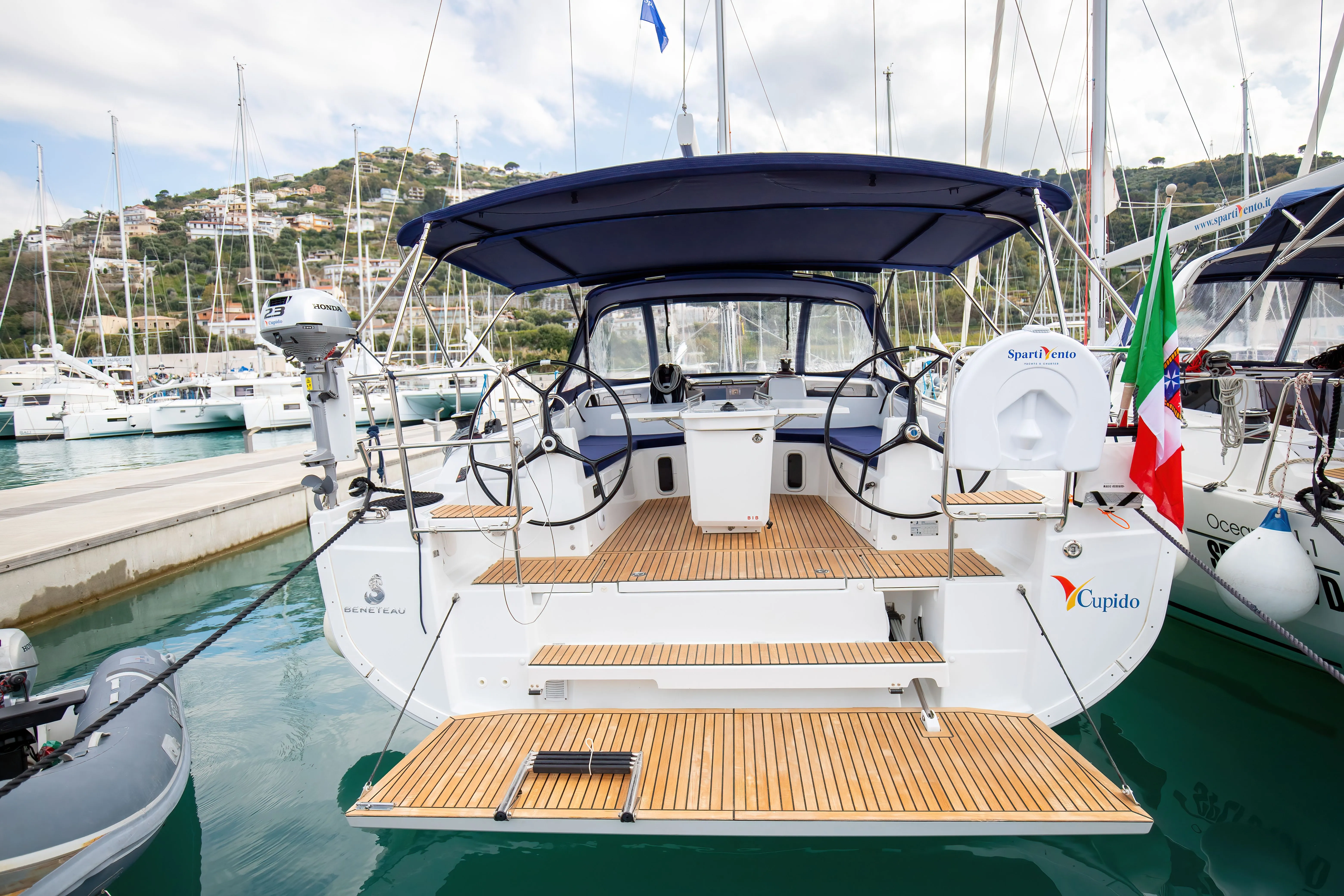 Rent a 12.43m Sailing Yacht Beneteau Oceanis 40.1 in Furnari