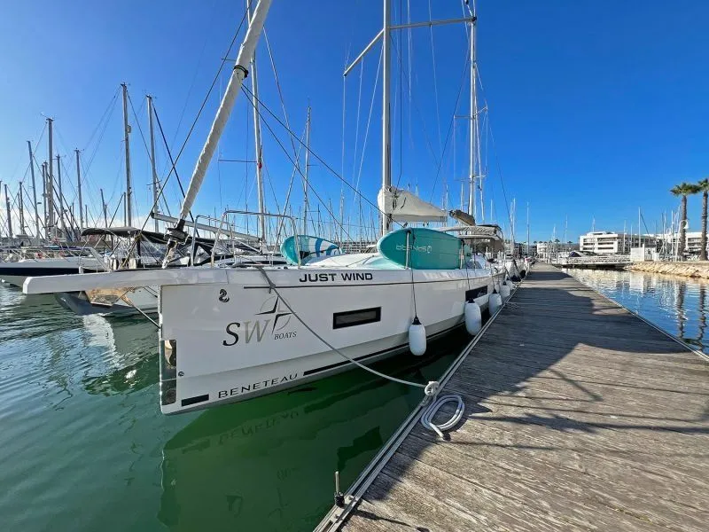 Charter a 12.87m Sailing Yacht in Lagos