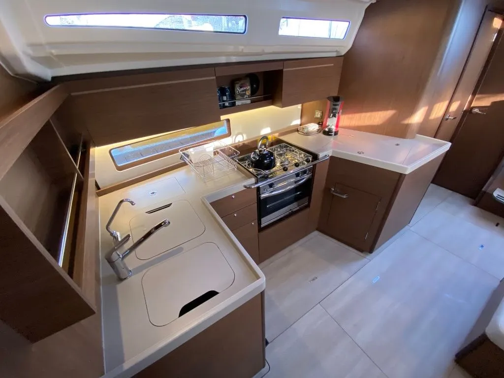 Charter a 12.87m Sailing Yacht in Ajaccio