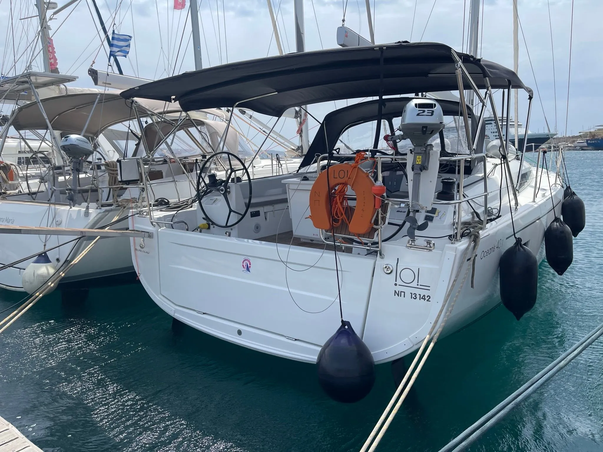 Rent a 12.43m Beneteau Oceanis 40.1 in Lavrion