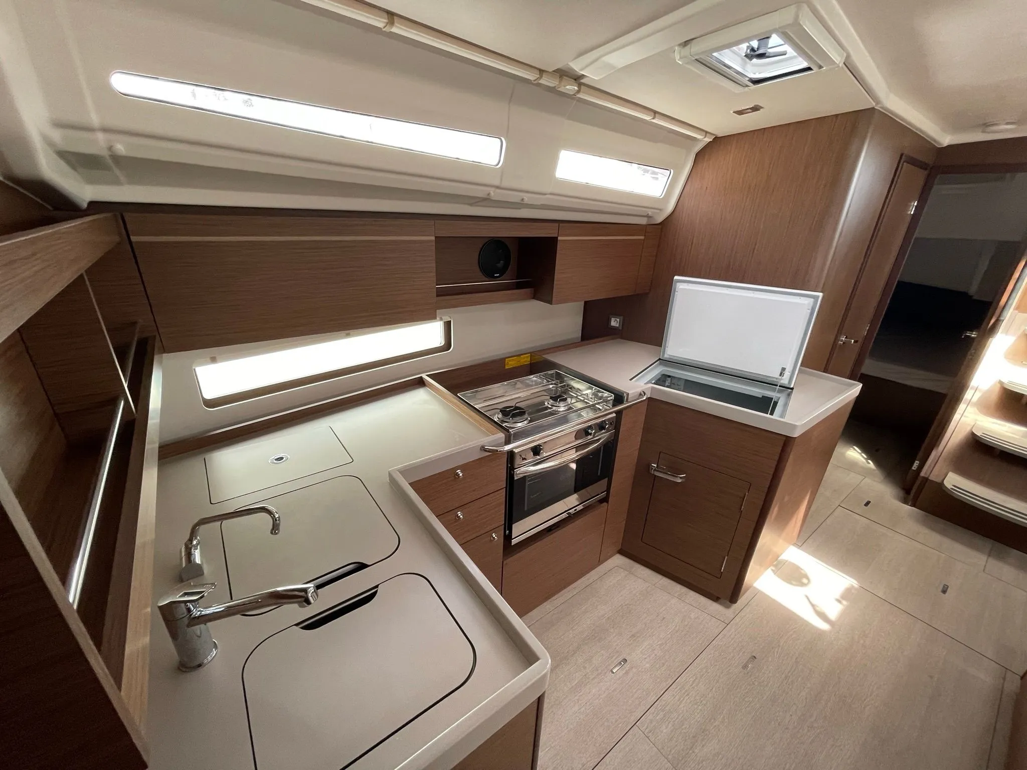 Rent a 12.43m Beneteau Oceanis 40.1 in Lavrion