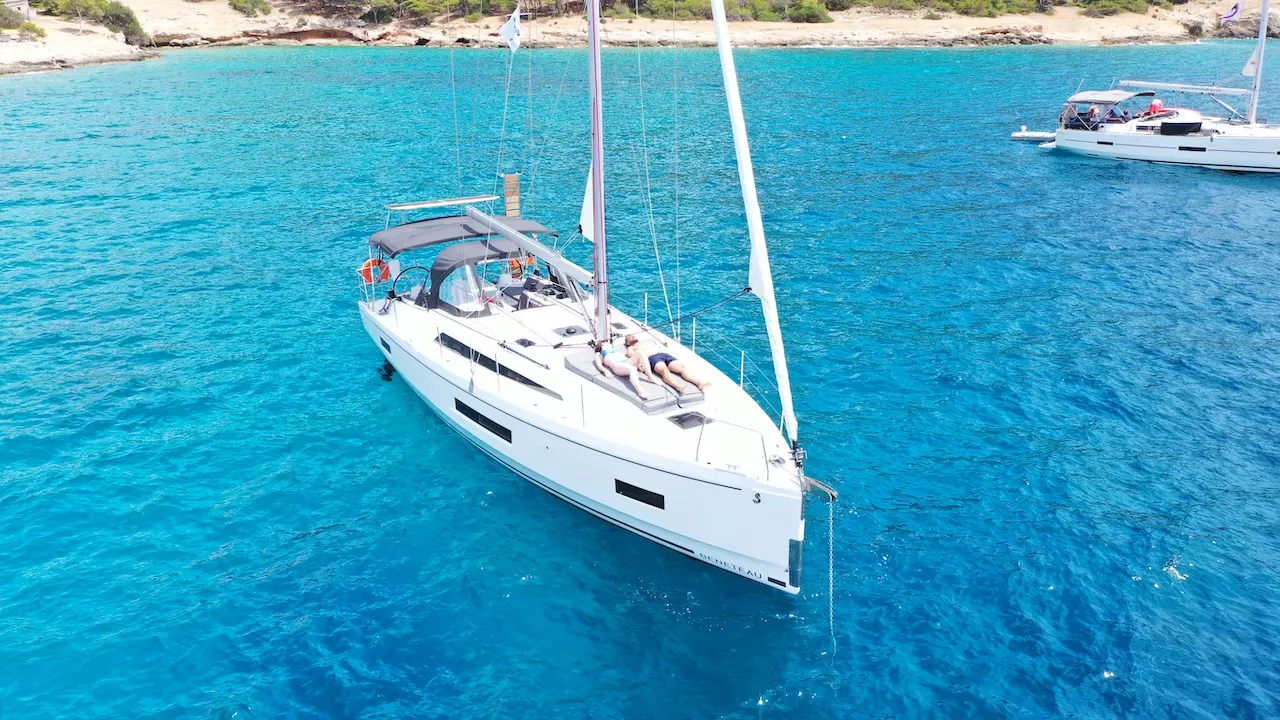 Rent a 12.01m Sailing Yacht in Salamina