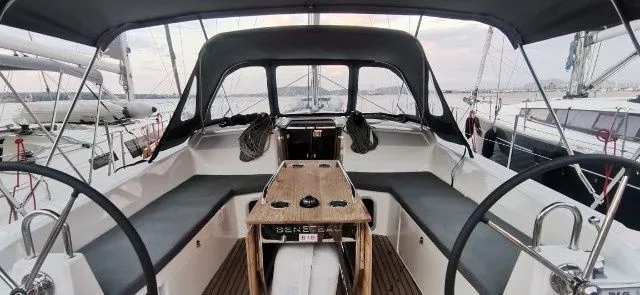 Niovi Charter Boat