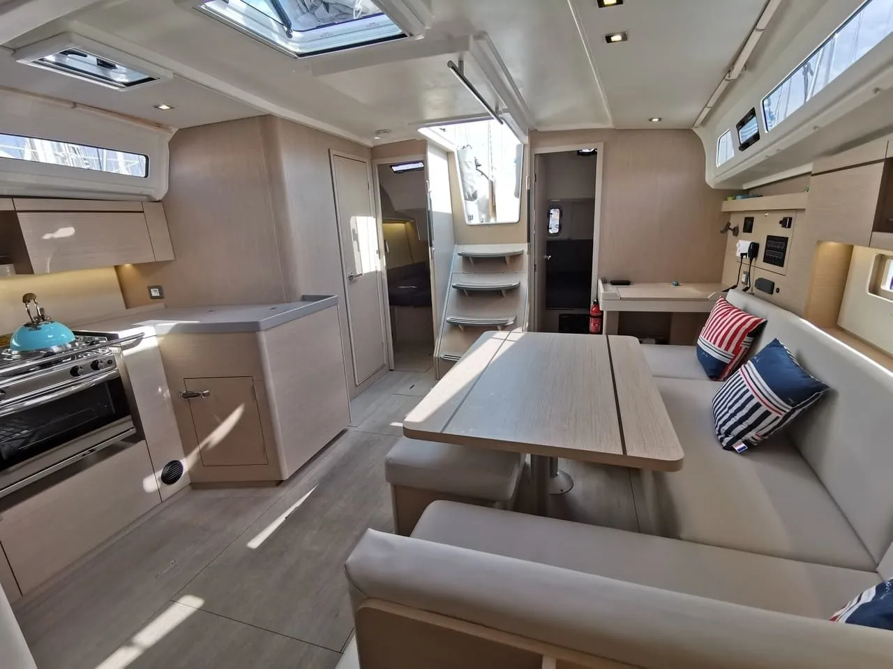 Raz Kaiou Charter Boat - 5