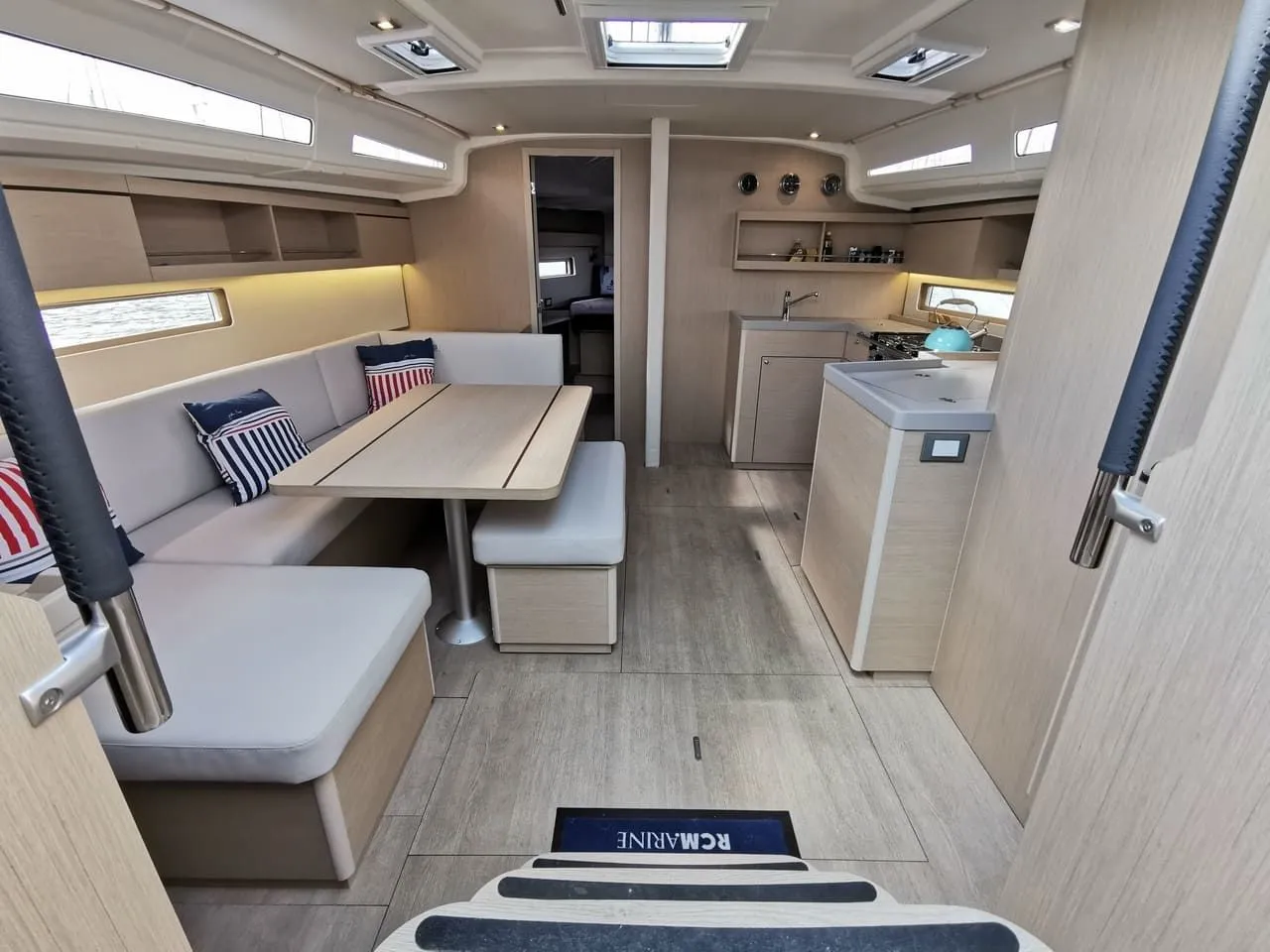 Raz Kaiou Charter Boat - 4