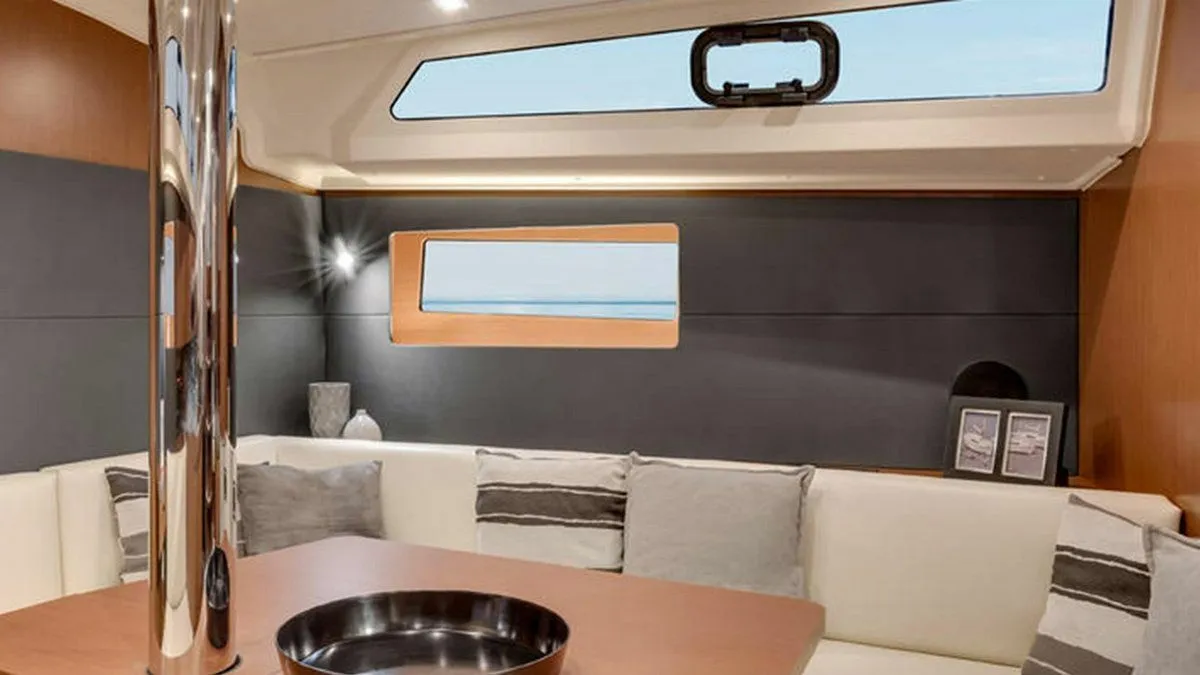 Rent a 12.87m Beneteau Oceanis 40.1 Sailing Yacht in Road Town