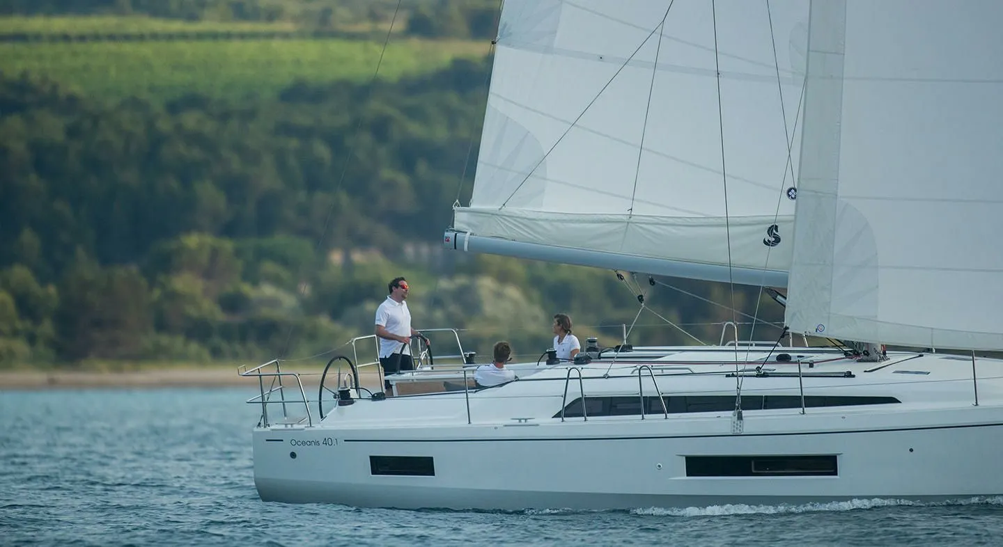 Explore Saint George's on a 12.87m Rental Sailing Yacht Beneteau Oceanis 40.1