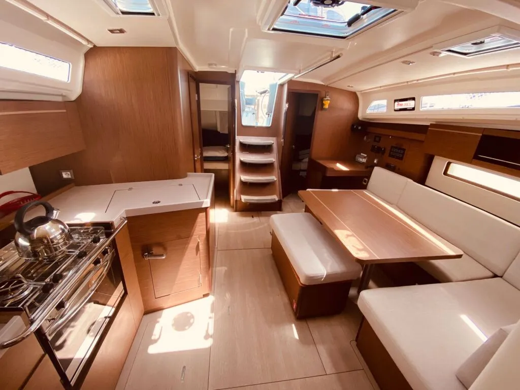 12.87m Lefkada Sailing Yacht Beneteau Oceanis 40.1 Hire