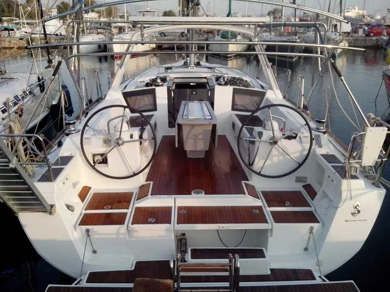 Explore Salamina on a 12.38m Rental Sailing Yacht Beneteau Oceanis 41