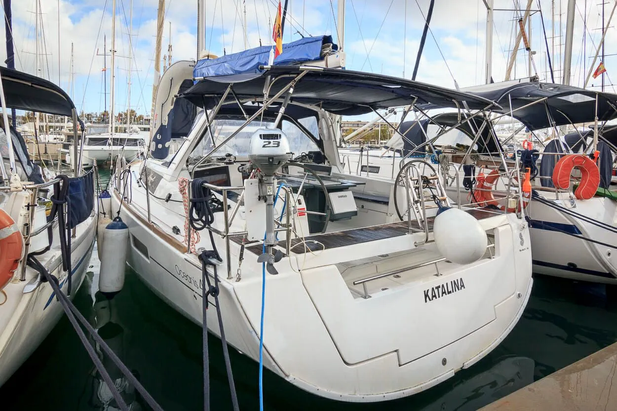 Charter a 12.43m Sailing Yacht Beneteau Oceanis 41 in Santa Cruz de Tenerife