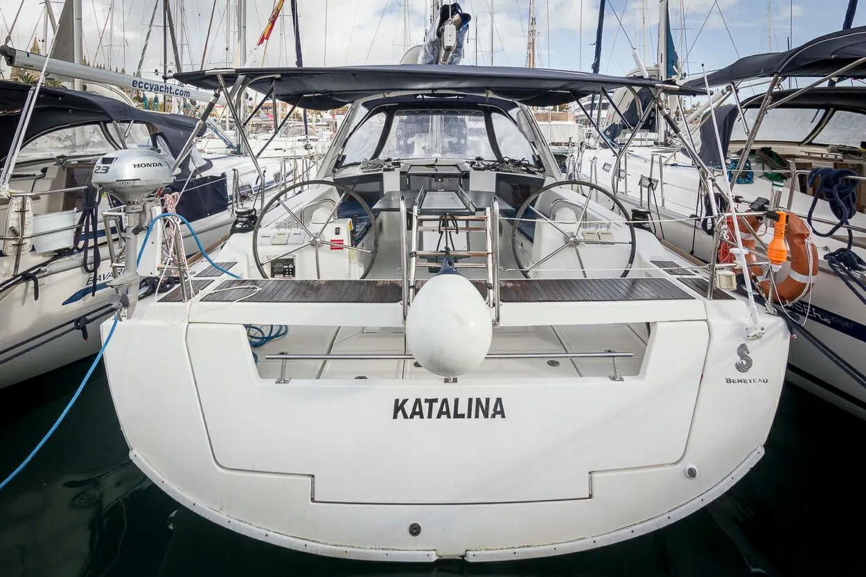 Charter a 12.43m Sailing Yacht Beneteau Oceanis 41 in Santa Cruz de Tenerife