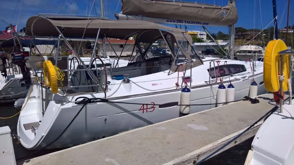 Charter a 12.19m Beneteau Oceanis 41 Sailing Yacht in Rodney Bay Village