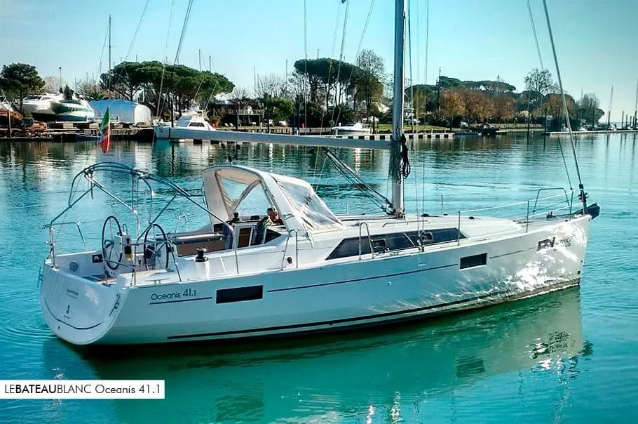 Charter a 12.43m Beneteau Oceanis 41.1 Sailing Yacht in Bocca di Magra