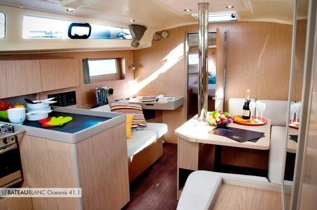 Charter a 12.43m Beneteau Oceanis 41.1 Sailing Yacht in Bocca di Magra