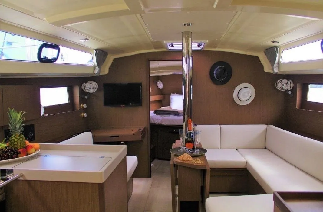 Diamanti 1 Charter Boat