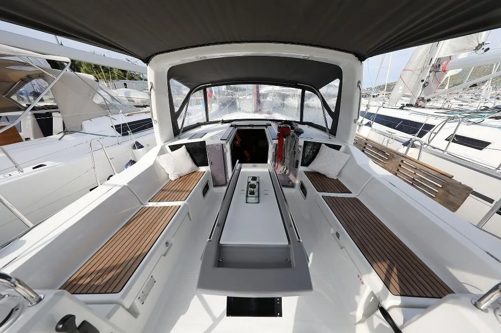 Charter a 12.43m Sailing Yacht in Vodice