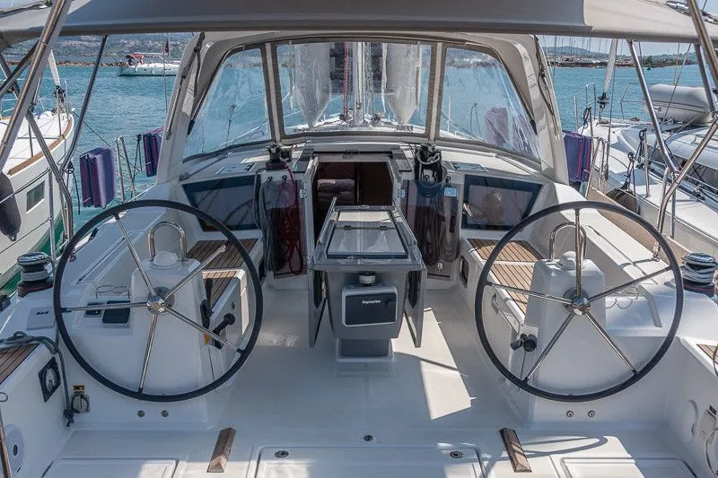 Чартер Kostis - 4