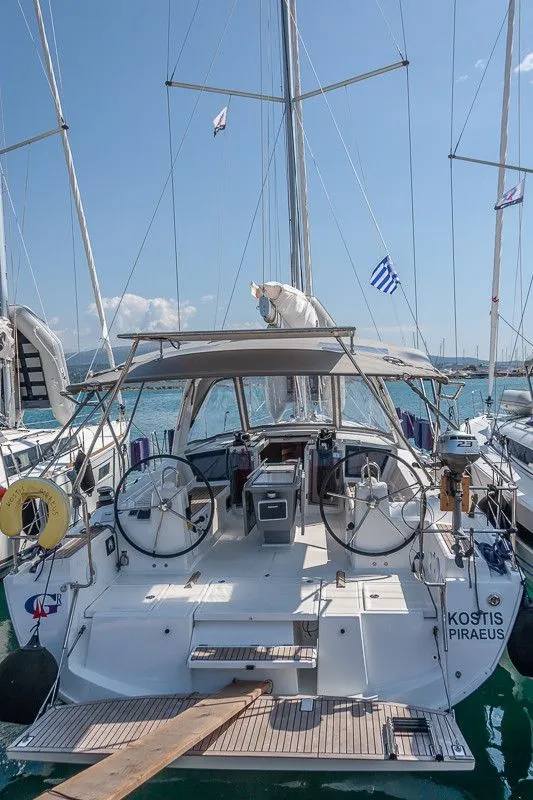 Чартер Kostis - 3