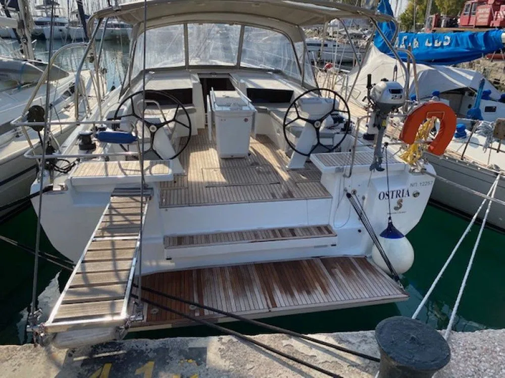Charter a 12.43m Beneteau Oceanis 41.1 Sailing Yacht in Propriano
