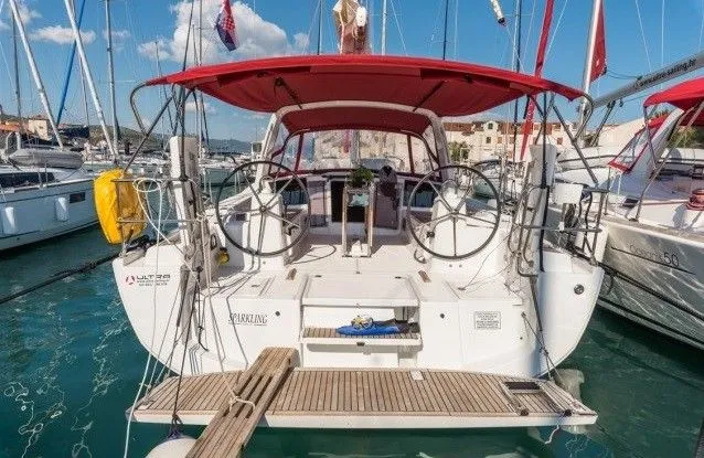 Boot - Charter a 12.43m Beneteau Oceanis 41.1 Sailing Yacht in Split