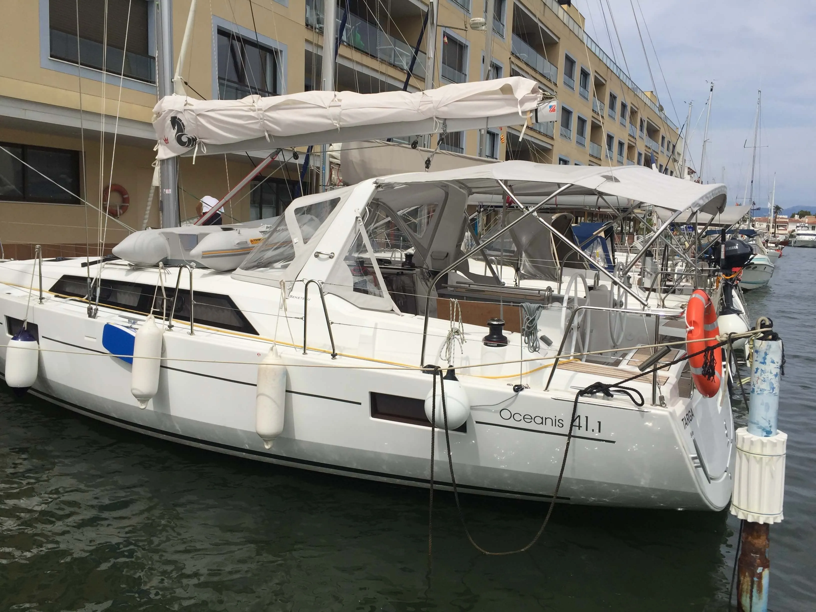 Charter a 12.43m Sailing Yacht Beneteau Oceanis 41.1 in Empuriabrava