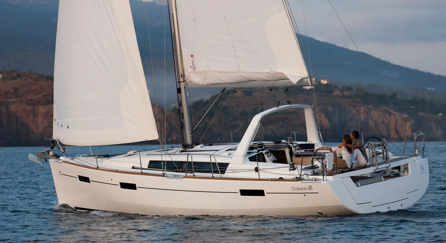Charter a 11.5m Boat in Los Angeles
