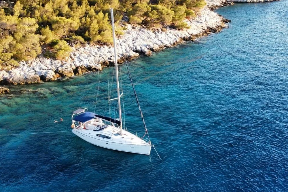 Rent a 13.1m Beneteau Oceanis 43 in Pachi