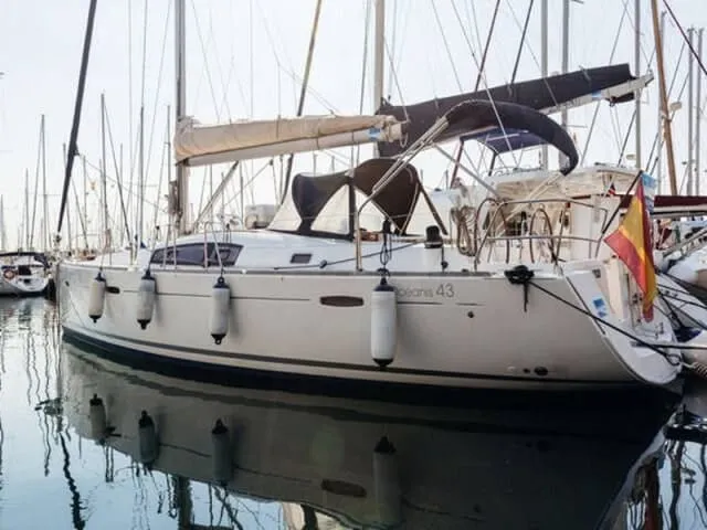 Charter a 13.13m Sailing Yacht in Barcelona