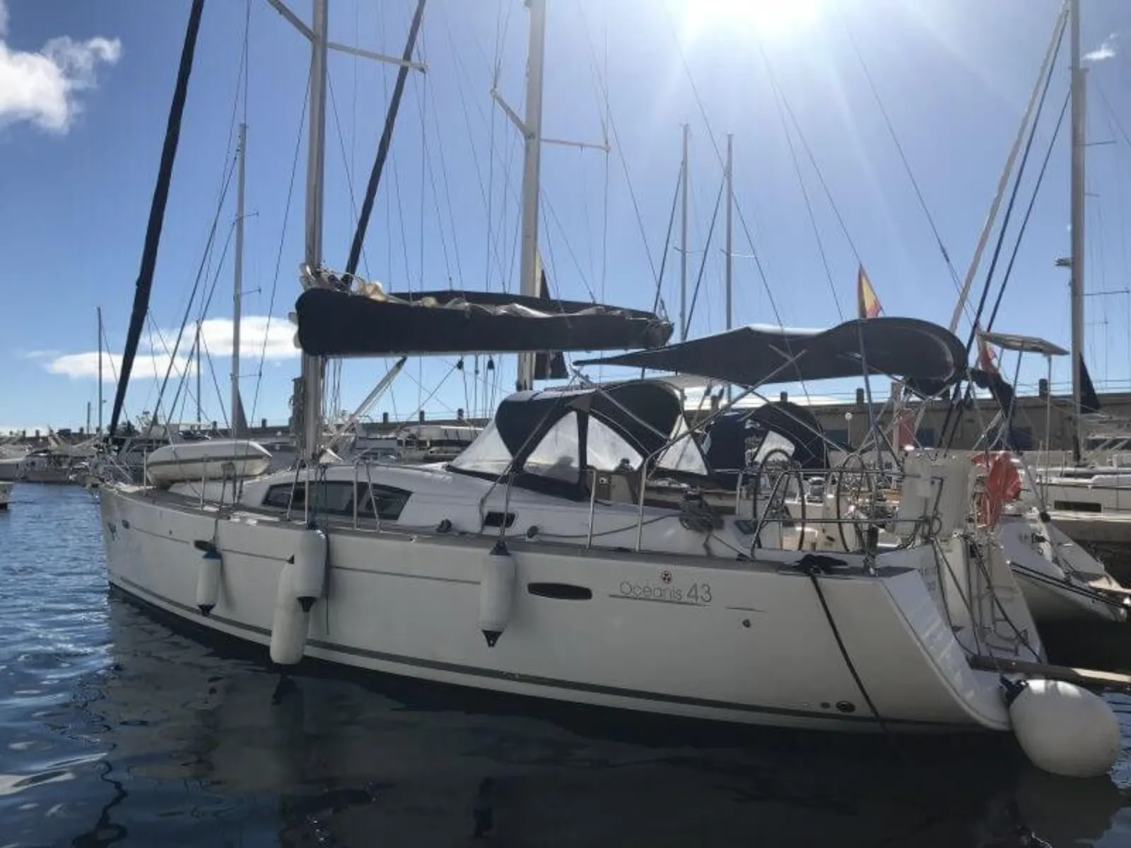 12.75m Palma de Mallorca Beneteau Oceanis 43 Sailing Yacht Hire
