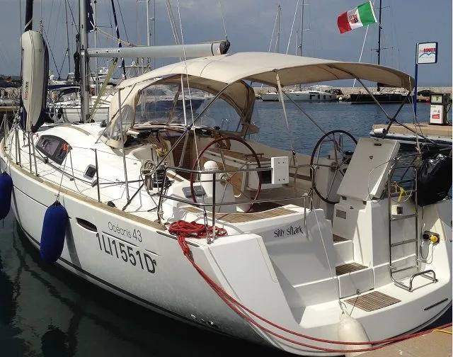 13.13m Saint George's Sailing Yacht Beneteau Oceanis 43 Hire