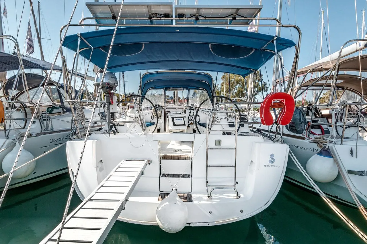 Explore Lefkada on a 13.13m Rental Sailing Yacht Beneteau Oceanis 43
