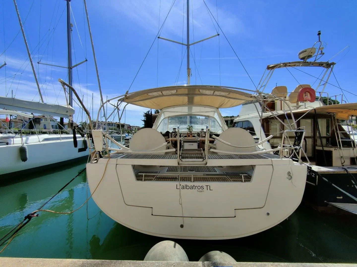 Charter a 13.94m Beneteau Oceanis 45 Sailing Yacht in Grimaud