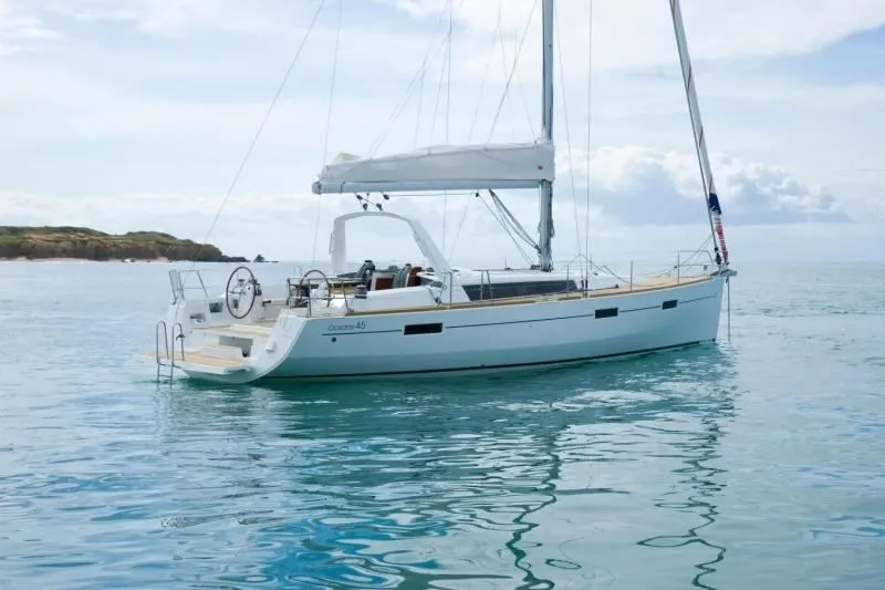 Charter a 13.94m Sailing Yacht Beneteau Oceanis 45 in Procida