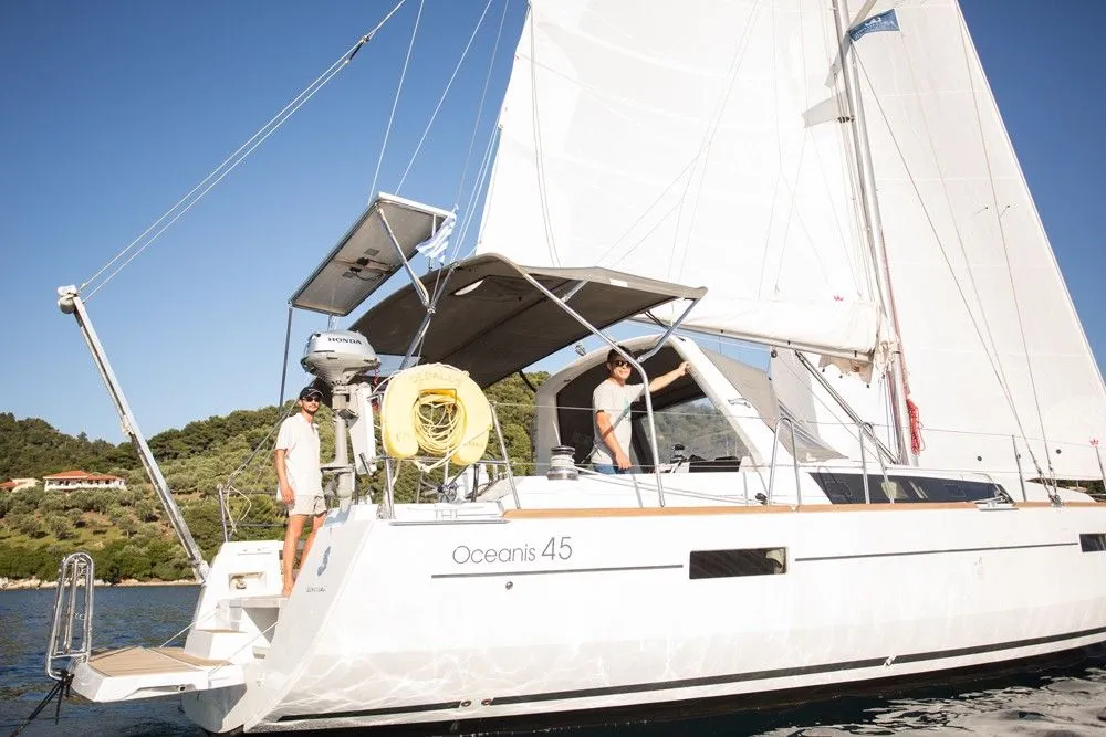 13.85m Skiathos Town Sailing Yacht Beneteau Oceanis 45 Hire